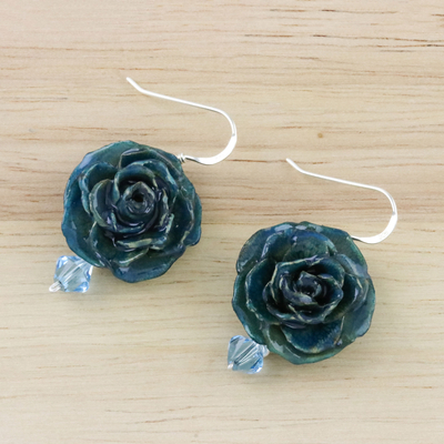 Pendientes colgantes de flores naturales, 'Belleza capturada en verde azulado' - Pendientes colgantes de rosas en miniatura reales de color verde azulado sumergido en resina