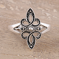 Sterling silver cocktail ring, 'Majestic Loop' - Loop Pattern Sterling Silver Cocktail Ring from India