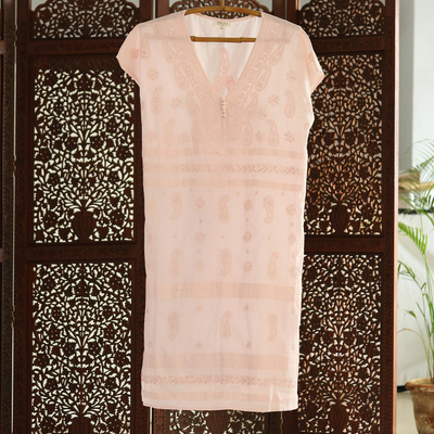 Besticktes Etuikleid aus Baumwolle, „Paisley Garden in Pink“ – Besticktes Etuikleid aus rosafarbener Baumwolle aus Indien