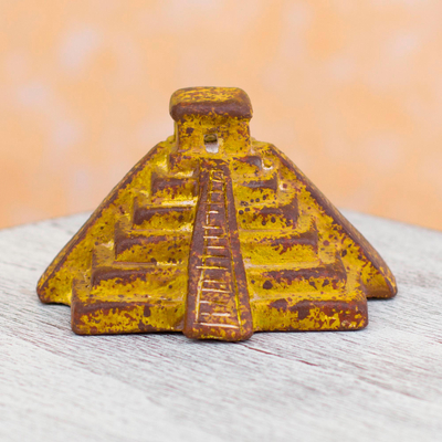 Keramikstatuette - Kunsthandwerklich gefertigte Keramikstatuette der Pyramide von Chichen Itza