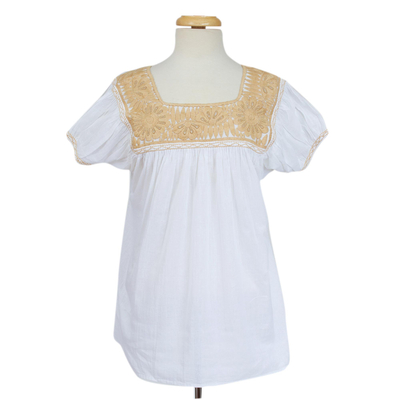 Blusa de algodón - Bordado de loto beige en una blusa mexicana de algodón blanco