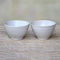 Cuencos pequeños de cerámica, 'Country Dot' (pareja) - Pareja de Cuencos de Cerámica con Esmalte Blanco y Motivos de Lunares