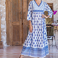 Vestido de cintura imperio de algodón, 'Fantasy Land' - Maxi vestido de algodón con motivo floral de la India