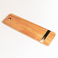 Tabla de charcutería de caoba y cuerno, 'Jeremie' - Tabla de servir de madera y cuerno hecha a mano