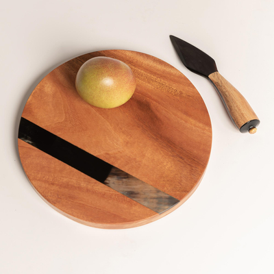 Käsebrett und Messer aus Mahagoni und Horn - Handgefertigtes Mahagoni-Käsebrett mit Messer