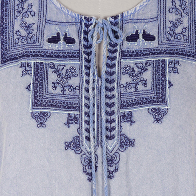 Blusa de viscosa bordada, 'Jaipur Chic' - Blusa de viscosa bordada azul claro