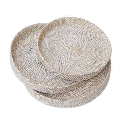 Nistschalen aus Aßgras und Bambus, 'Lombok Spirals' (3er-Set) - Drei Tabletts aus Aßgras und Bambus aus Indonesien