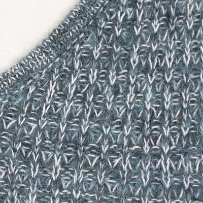 Pullover aus Alpaka-Mischung, „Mesa Mist“ – Langärmliger Strickpullover aus Baby-Alpaka-Mischung in Azurblau mit V-Ausschnitt