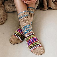 Handgestrickte Socken im Slipper-Stil, „Chai Tea“ – Handgestrickte, geometrisch gemusterte, dicke Socken im Slipper-Stil