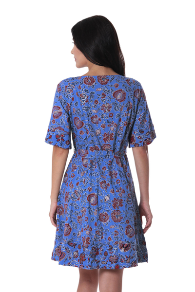 Kleid im Tunika-Stil aus Baumwolle - Kleid im Tunika-Stil aus Baumwolle mit Blumenmuster in Cerulean