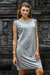 Rayon-Kleid - Sturmgraues ärmelloses kurzes Kleid aus 100 % Viskose aus Indonesien