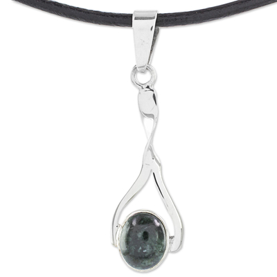 Collar colgante de jade y plata de ley, 'Jade Memories' - Collar colgante artesanal de jade y plata de ley