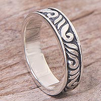 Sterling silver band ring, 'Timeless Elegance' - Indonesian 925 Sterling Silver Band Ring with Leaf Motifs