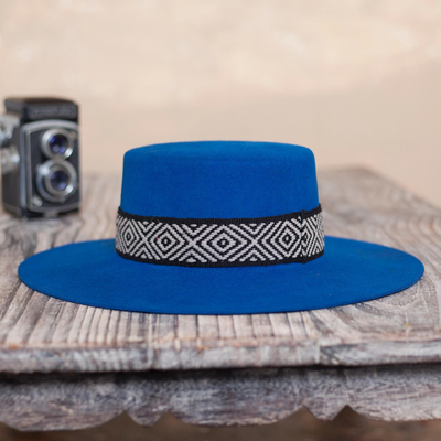 Sombrero de fieltro de mezcla de alpaca y lana, 'Nawi in Royal Blue' - Sombrero de fieltro de mezcla de alpaca y lana en azul real de Perú