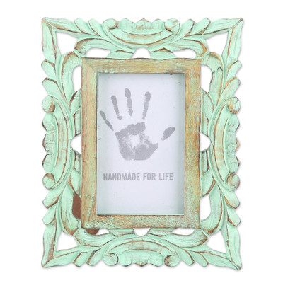 Wood photo frame, 'Majestic Leafy Vines' (4x6) - Green Hand-Carved Rustic Leafy Vine 4x6 Photo Frame