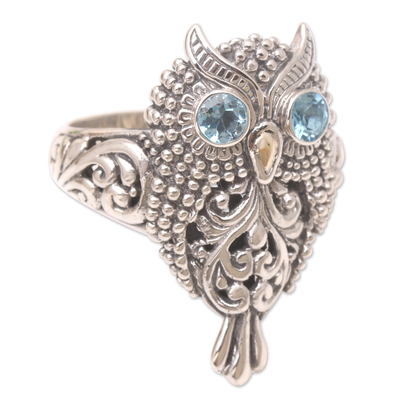 Anillo de cóctel de topacio azul con detalles en oro, 'Brilliant Owl' - Anillo de topacio azul artesanal