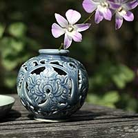 Jarrón de cerámica Celadon, 'Blue Wonder' - Jarrón de cerámica Celadon hecho a mano de Tailandia
