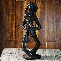 Escultura de madera, 'Adán y Eva' - Escultura de madera romántica abstracta tallada a mano de Ghana