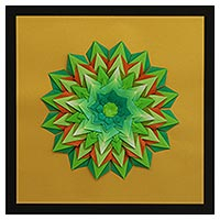 Papier-Wandkunst, „Nachdenkliches Mandala“ – Sternenklare Papier-Mandala-Wandkunst in Grün aus Brasilien