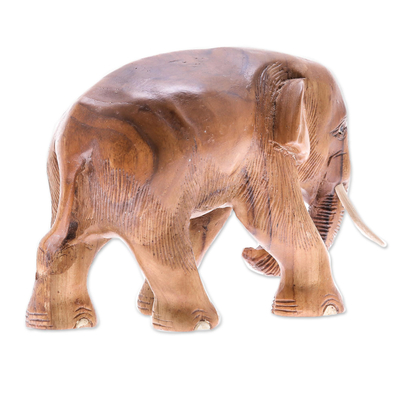 Skulptur aus Teakholz, „Reise durch die Natur“ – handgeschnitzte Elefantenskulptur aus Teakholz aus Thailand