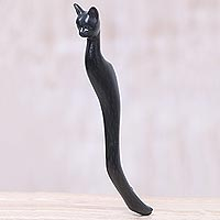 Rascador de espalda de madera, 'Kitty Comfort in Natural' - Rascador de espalda de madera de pata de gato negro tallado a mano en Bali