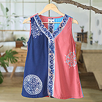 Camiseta sin mangas de rayón, 'Calidez en Bali' - Camiseta sin mangas de rayón batik azul y rosa confeccionada en Bali