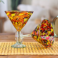 Handgeblasene Martini-Gläser aus recyceltem Glas, „Bright Confetti“ (Paar) – 2 mehrfarbige Martini-Gläser, mundgeblasen aus recyceltem Glas