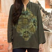 Batik-Tunika aus Baumwolle, „Thai Forest Wind“ – Batik-Tunika aus olivgrüner Baumwolle für Damen