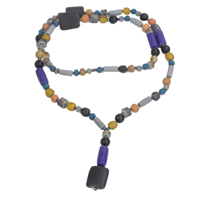 Halskette mit Perlenanhänger aus recyceltem Glas und Kunststoff - Halskette mit Perlenanhänger aus recyceltem Glas und Kunststoff