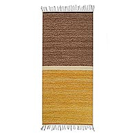 Tapete de lana, 'Welcome Guest' (2.5x5) - Tapete de lana marrón tejido a mano de México (2.5x5)