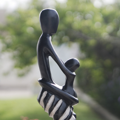 Escultura de madera - Escultura de madera tallada a mano que representa a una madre y un niño