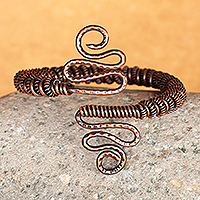 Kupfer-Manschettenarmband, „Fortunate Femininity“ – klassisches Kupfer-Manschettenarmband mit Antik-Finish aus Armenien