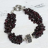 Garnet beaded bracelet, 'Regal Red' - Garnet beaded bracelet