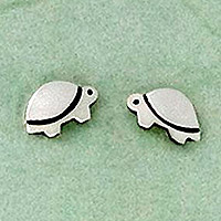 Pendientes de plata de ley, 'Tiny Turtle' - Pendientes de plata de ley con poste de tortuga pequeña de México