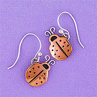 Pendientes colgantes de cobre, 'Lucky Ladybug' - Pendientes colgantes de mariquita de cobre de México