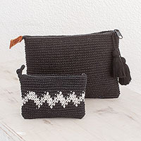 Baumwollhandtaschen, 'Zigzag Night' (Paar) - Handgehäkelte Baumwollhandtaschen mit weißen Zickzackmustern (Paar)