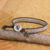Perlenarmband aus Silber und Leder, „Karen Spiral“ – handgefertigtes Perlenarmband aus Silber und braunem Leder