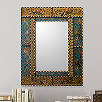 Espejo de pared de vidrio pintado al revés, 'Golden Blue Elegance' - Espejo de pared con marco de madera y vidrio pintado al revés de Perú
