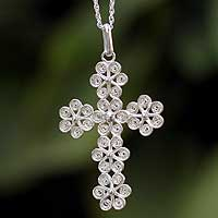 Collar de cruz de plata de ley, 'Flores de filigrana' - Collar de cruz de filigrana de plata fina hecho a mano