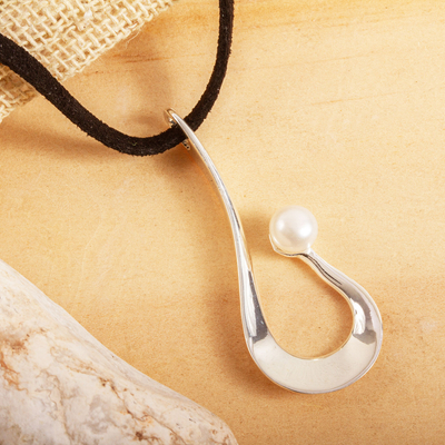 collar con colgante de perlas cultivadas - Collar de cordón de gamuza con colgante de perlas cultivadas