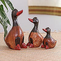 Figuras de madera, 'Familia de patos' (juego de 4) - Juego de 3 figuras de madera de pato talladas y pintadas a mano