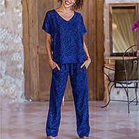 Conjunto de pijama batik - Conjunto de pijama batik de rayón azul marino y amatista de Indonesia
