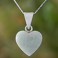 Collar colgante de jade, 'Corazón Maya' - Collar colgante en forma de corazón de plata esterlina de jade Guatemala