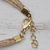 Pulsera de amada de acento de oro y encanto de huesos - Pulsera con dije de rosa de madera y flor de cuerno con detalles dorados cuadrados