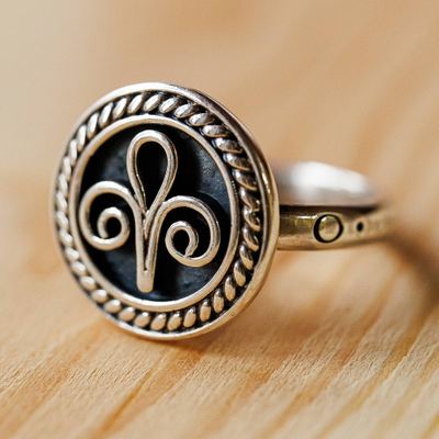 Sterling silver cocktail ring, 'Sign of Grandeur' - Polished Traditional Round Sterling Silver Cocktail Ring