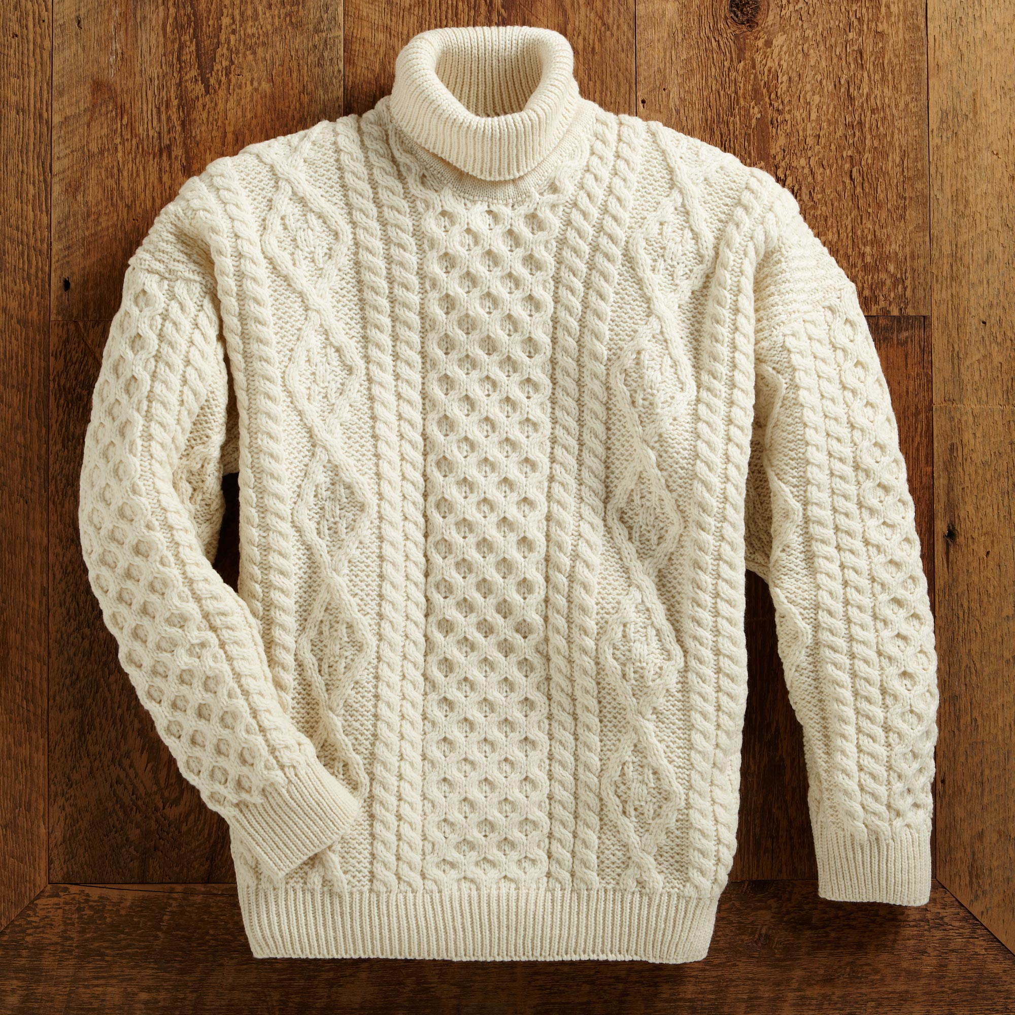 Белый мужской свитер спицами - 91 фото