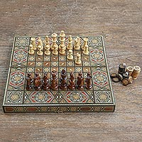 Juego de backgammon y ajedrez de madera con incrustaciones, 'Crossroads' - Juego de ajedrez y backgammon de madera con nácar