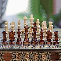 Juego de piezas de ajedrez de madera, 'Game On' (32 piezas) - Juego de piezas de ajedrez de madera de pino (32 piezas)