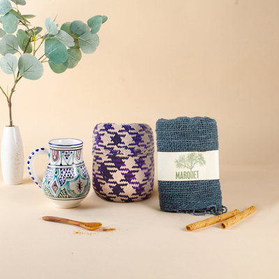 Kuratiertes Geschenkset mit Tasse, Schal und Korb, „Cozy Moments“ - Kuratierte Geschenkbox für gemütliche Stimmung mit Tasse, Korb und Schal