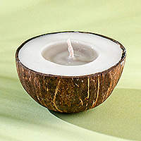 Kokosnussschalen-Sojakerze, „Coconut Delight“ – Kokosnussschalen-Sojakerze aus Indien